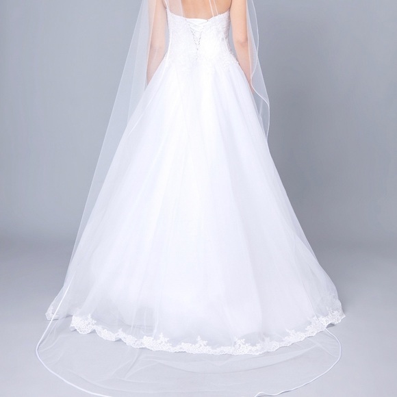 Cathedral length Wedding veil, brand new, never been used. Pure white color main image 4